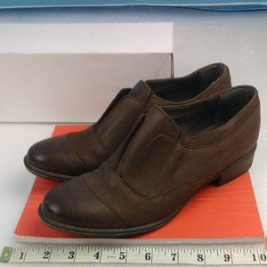 Easy to wear Pull On Laceless  LEATHER Low Heel Loafer no need for Laces 7 new